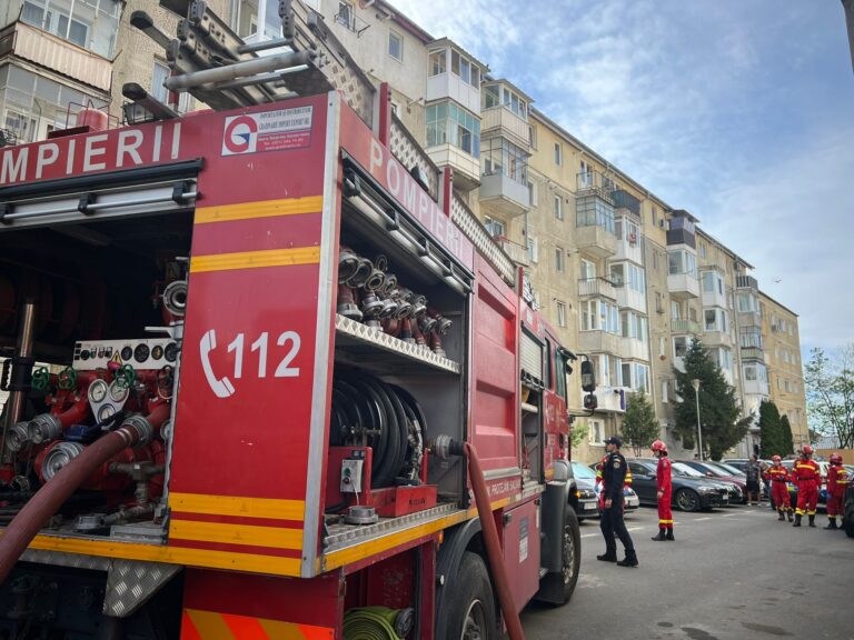 FOTO/ULTIMA ORĂ – INCENDIU într-o garsonieră din Sibiu. Bărbat găsit CARBONIZAT în interiorul locuinței
