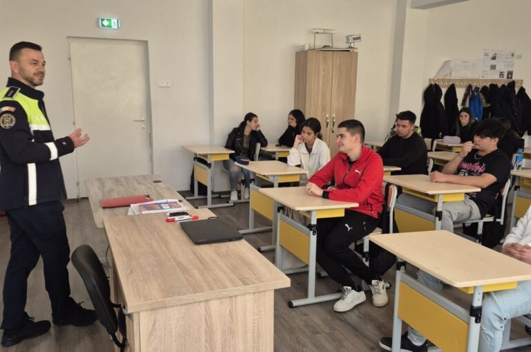 Siguranța elevilor în județul Sibiu: acțiuni ale poliției în școlile din Avrig și localitățile din jur