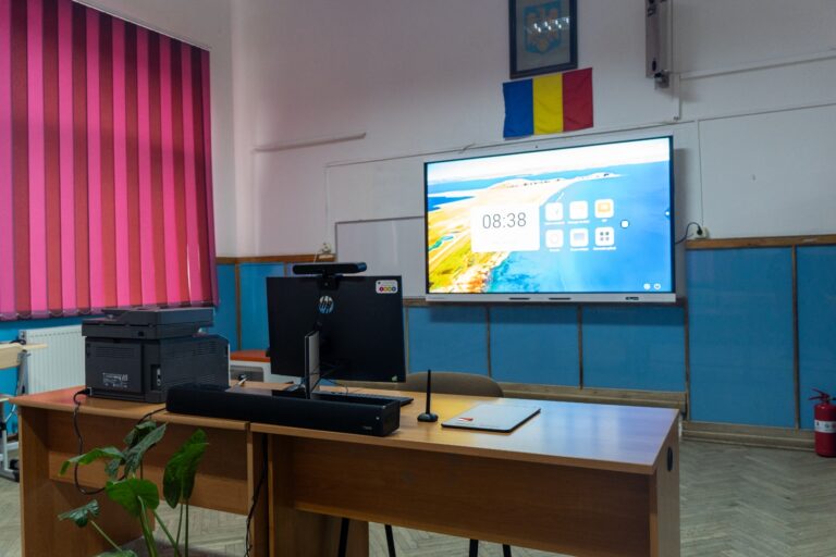 FOTO – Investiții majore în viitor: elevii din Mediaș învață în condiții moderne