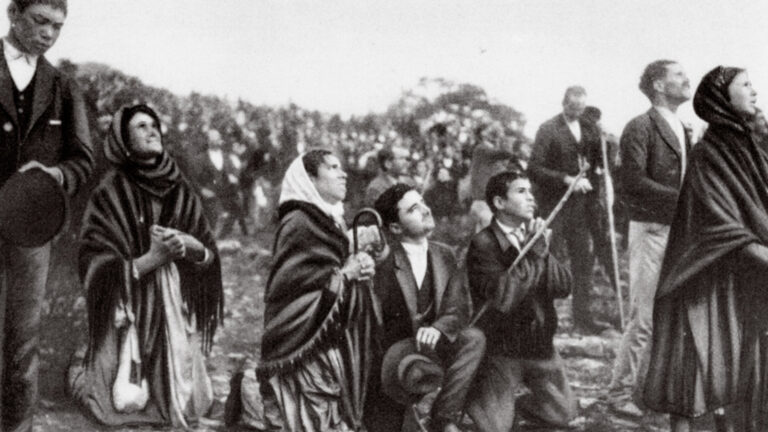 FOTO – Trei copii, o viziune și o lume întreagă în genunchi: „Miracolul Soarelui” de la Fatima, momentul când cerul a coborât pe pământ