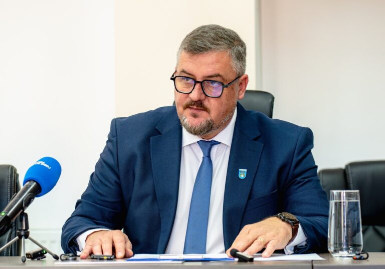 ULTIMA ORĂ: Primăria Cisnădie, „vizitată” de DIICOT. Ce spune primarul Mircea Orlățan