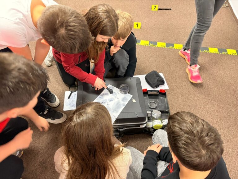 FOTO: De la bullying la trafic de persoane: lecțiile dure predate în școli