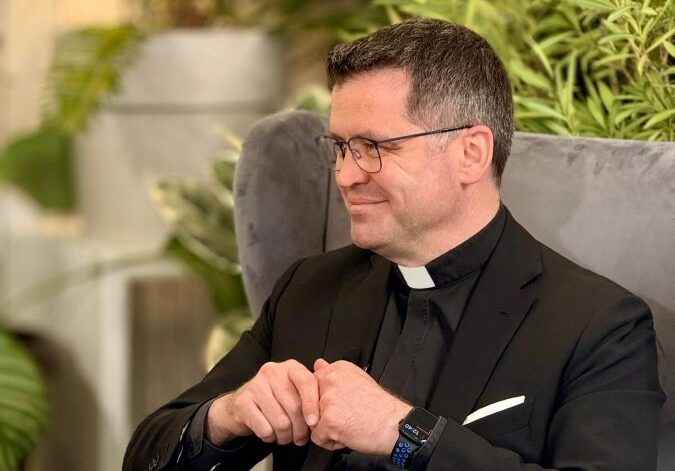 „Dicolo de vorbe” cu Pr. Constantin Necula: Dar Învierea, când o mai trăiesc, dacă nu o trăiesc acum?