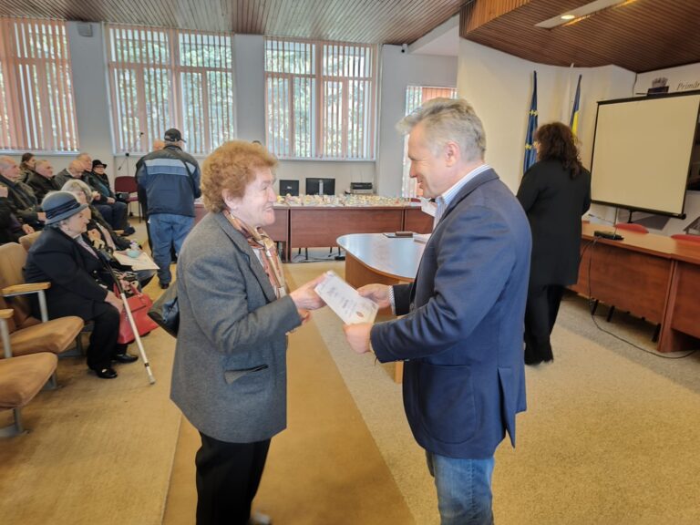 FOTO: Recunoștință pentru cei care au construit comunitatea. Premierea vârstnicilor la Mediaș
