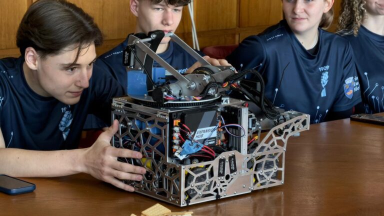 Un oraș, o cauză: Coffee Run adună comunitatea din Mediaș pentru „The Resistance”