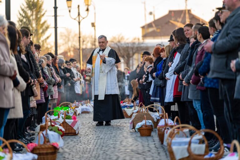 FOTO – O tradiție care nu se pierde: mii de oameni, un singur spirit la Miercurea-Ciuc