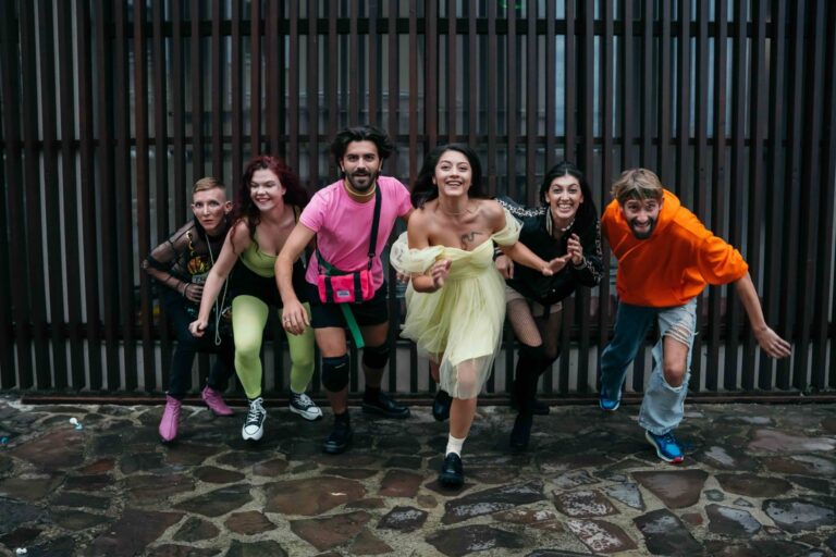 STOP. Asta nu e doar o poveste – e realitatea adolescenților