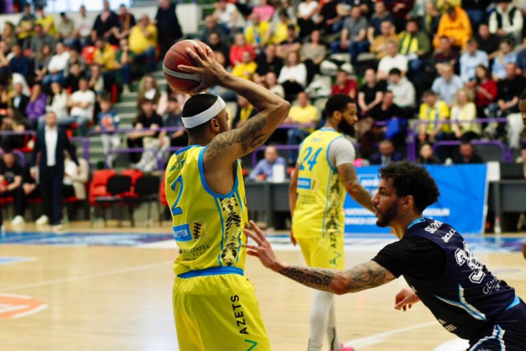 Recital galben-albastru în „Transilvania”: CSU Sibiu dă de pământ cu CSO Voluntari după un forcing de excepție