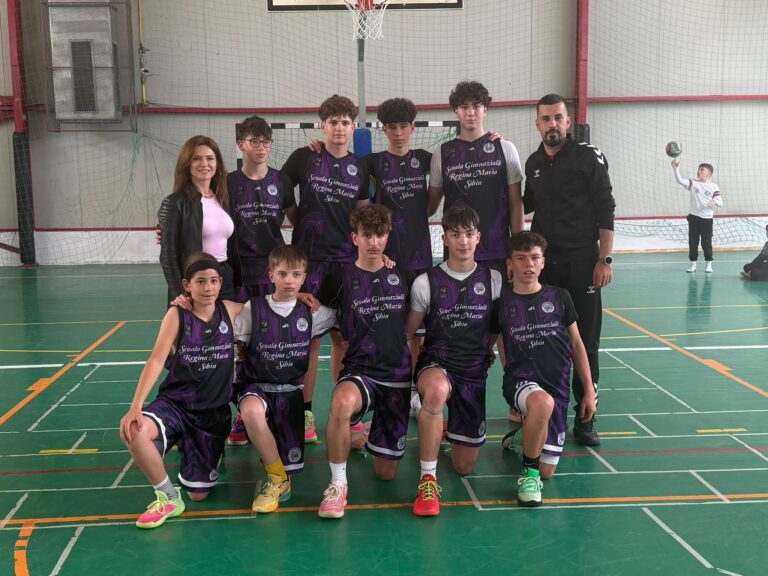 Succes în deplasare: Echipa de baschet a Școlii „Regina Maria” Sibiu a câștigat Etapa Zonală și s-a calificat la Faza Națională