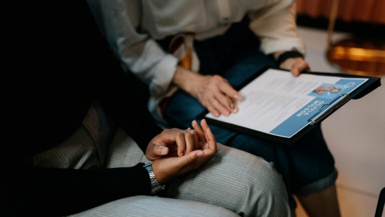 Peste 30000 de locuri de muncă în România 2026: Top domenii cu cele mai multe angajări și ghid complet pentru aplicarea pe ANOFM