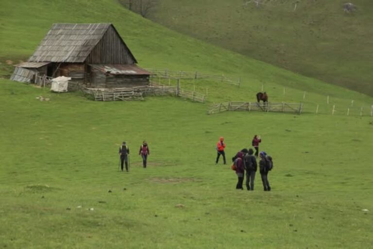Drumeții în Munții Cindrel, de 1 Mai: trasee pentru toate nivelurile, în județul Sibiu