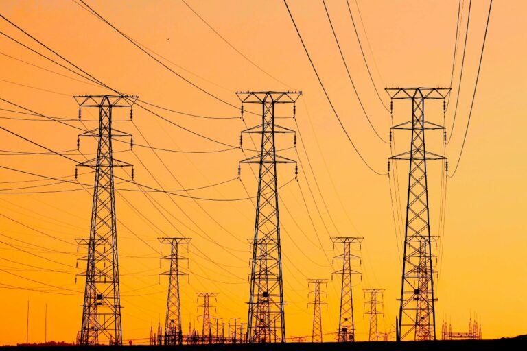 Criza energetică din România se adâncește: scăderi în producția de energie și semnale de risc la nivel național