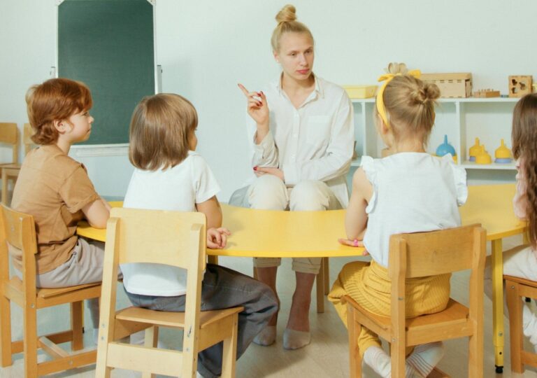 Înscrieri la creșă și grădiniță 2026: calendarul oficial aprobat de Ministerul Educației. Depunerea cererilor începe pe 25 mai