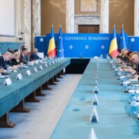 Noua lege a salarizării bugetarilor, convenită de PSD, PNL, USR și UDMR. Când intră în vigoare și ce schimbări aduce