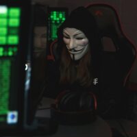 Fraude online și atacuri cibernetice: Specialiștii te învață, pas cu pas, cum să îți protejezi datele, banii și identitatea