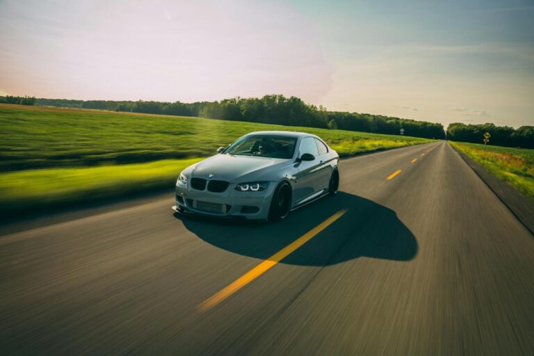 Ce se întâmplă chimic în anvelopa ta de vară la 50°C pe asfalt