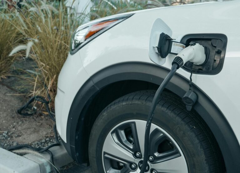 CATL revoluționează piața bateriilor: autonomie de până la 1.500 km și încărcare în 6 minute pentru mașinile electrice