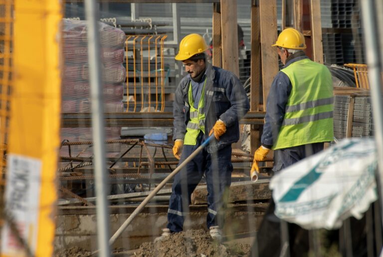 ITM Sibiu: Combaterea muncii nedeclarate și actualizarea legislației muncii, priorități esențiale pentru economia României