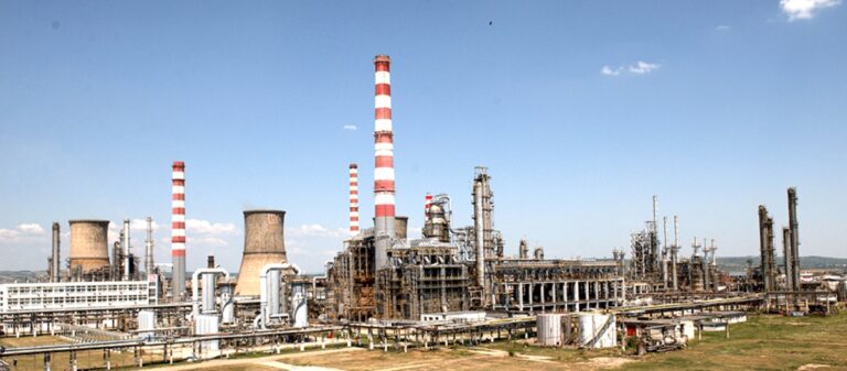 Rafinăria Petrotel ar putea fi redeschisă în 45 de zile: România obține derogări SUA pentru Lukoil