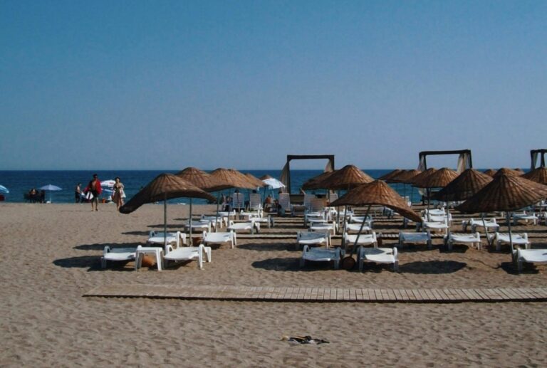 Încep licitațiile pentru plajele de pe litoral: Apele Române scot la închiriere 102 subsectoare în Mamaia, Năvodari și Vama Veche