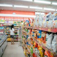 Un hipermarket ar putea trece la fructe și legume exclusiv românești. Schimbare majoră în retailul alimentar