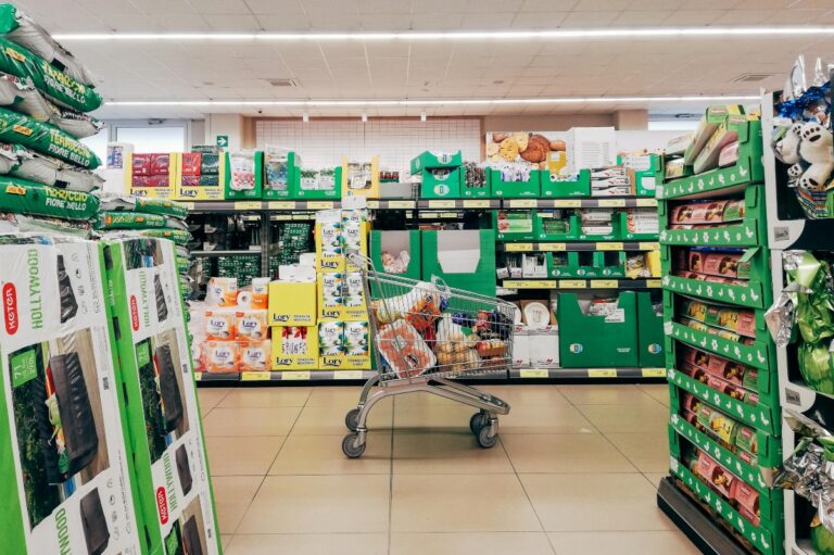 Programul magazinelor de Paște 2026: când poți face cumpărături înainte de sărbători