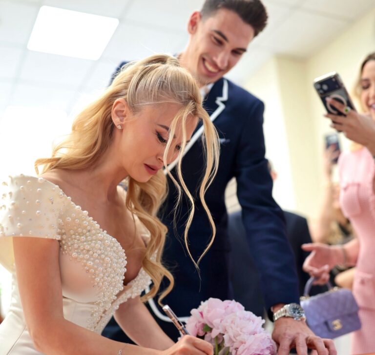 Tenismenul sibian Victor Cornea și cântăreața Andreea Bălan s-au căsătorit civil: detalii despre cununie și nunta spectaculoasă din mai