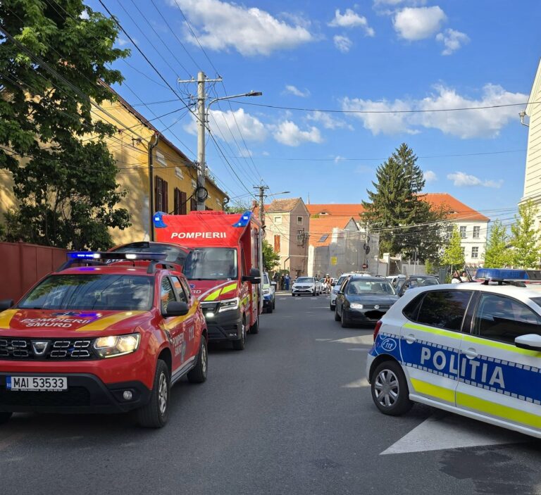 A traversat fără să se asigure și a plătit scump: accident rutier în Sibiu