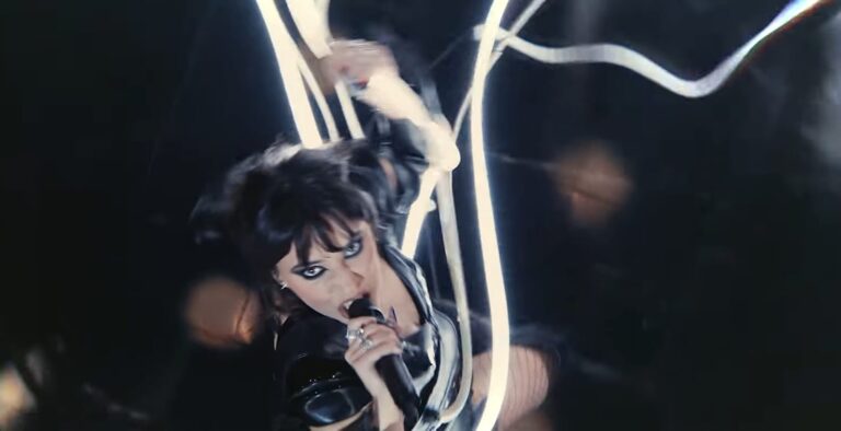 VIDEO/FOTO – Explozie de emoție la Eurovision: Alexandra Căpitănescu duce România în Marea Finală