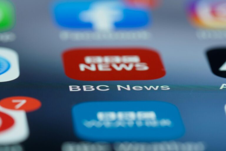 BBC revine în România: platformă de știri în limba română lansată din iunie pentru Europa de Est