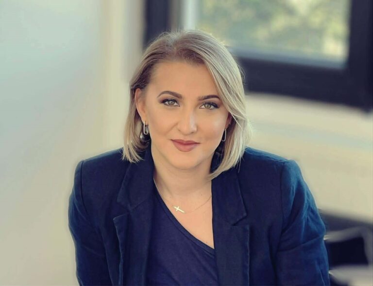 INTERVIU Carmen Dumitrescu: Jurnalista care a documentat ascensiunea și căderea imperiului Dragnea. Despre alegeri și popor: Statul român a jucat foarte prost apărarea democrației. Poporul își caută mereu un tătuc