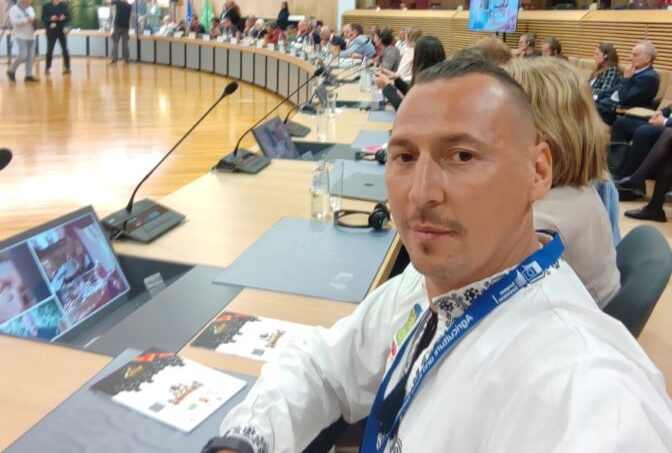 Sibianul Cosmin Herța schimbă regulile la nivelul Uniunii Europene privind mierea falsificată