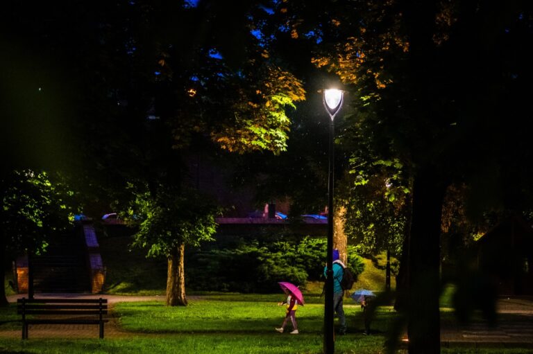 FOTO – Orașul care se luminează singur: Sibiul trece la control digital al iluminatului pe zeci de străzi
