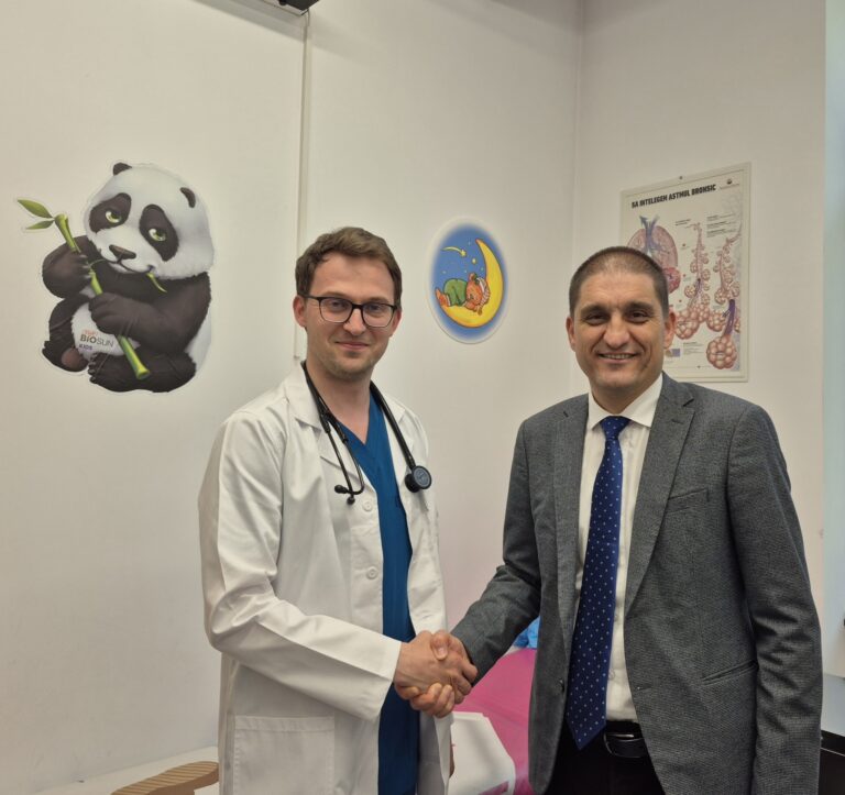 FOTO – Medic format în Cluj, Timișoara și Franța, alături de copiii din Sibiu la Spitalul de Pneumoftiziologie