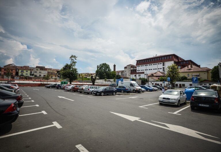 Parcarea Teatrului din Sibiu SE ÎNCHIDE aproape complet: șoferii, puși în fața unui weekend dificil
