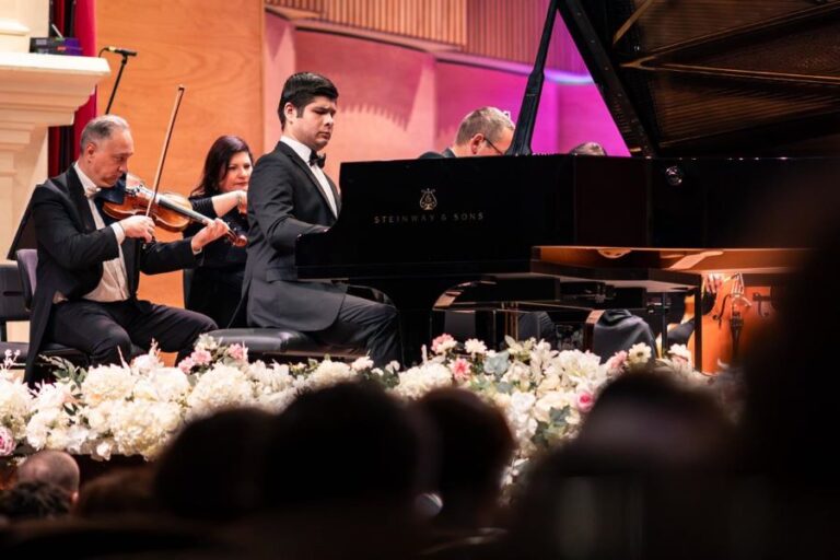 Muzica, lumea disciplinei: Un interviu cu pianistul Robert Bașcoveanu