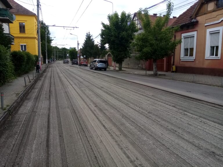 FOTO/VIDEO: Încep lucrările de asfaltare pe strada Constantin Brâncoveanu din Mediaș