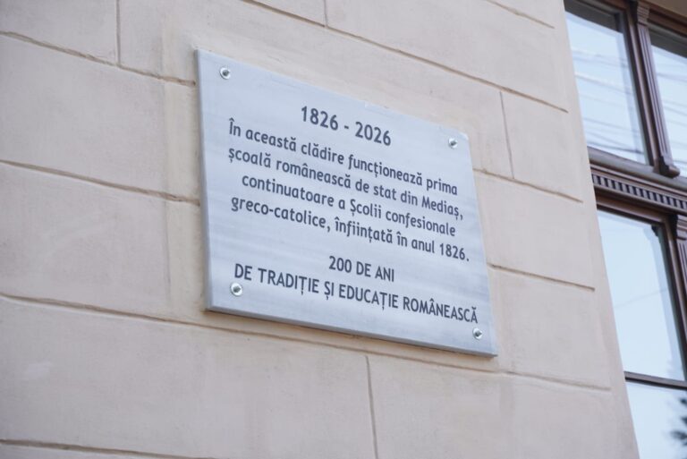 FOTO – 200 de ani de istorie și emoție la Mediaș: Școala „Mihai Eminescu” a sărbătorit două secole de existență