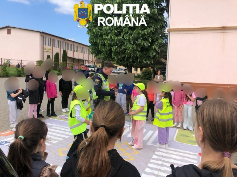 FOTO: Polițiștii sibieni intră în școli pentru a preveni tragediile din trafic