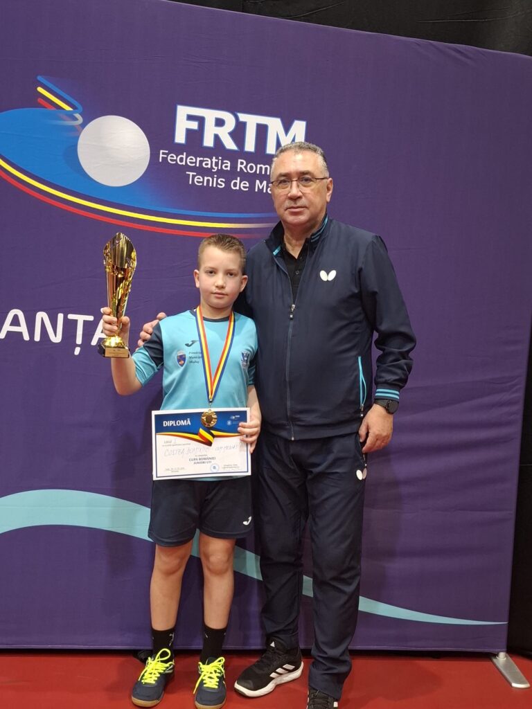 Tenisul de masă medieșean strălucește: sportiv și antrenor de la CSM Mediaș, chemați la națională