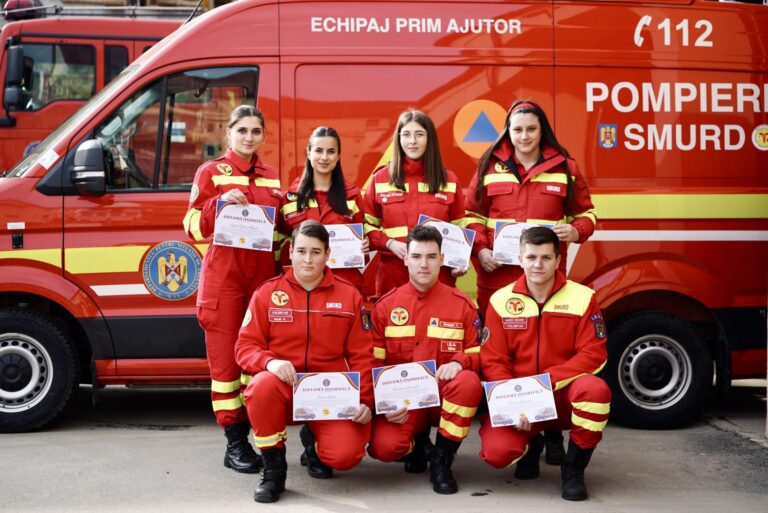 Au ales să simtă, să ajute, să salveze: povestea a 10 ani de voluntariat în județul Sibiu