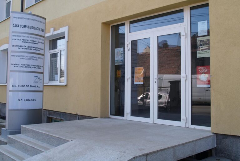 Atelier formare profesori și părinți, la Sibiu: Semnale de alarmă în tăcere - depresie, auto-rănire și risc suicidar la elevi