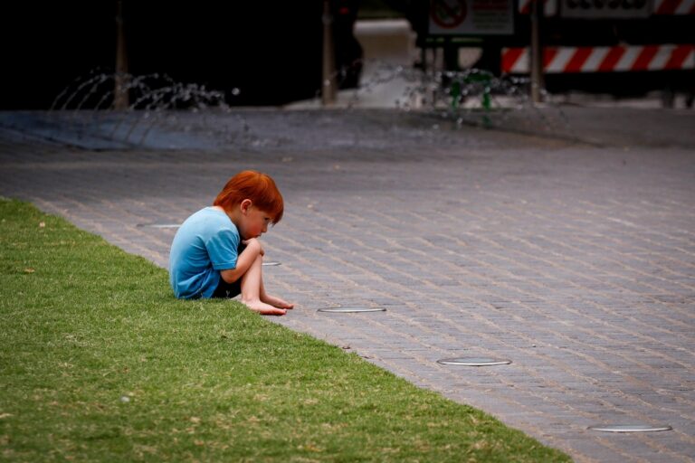 România, tot mai vulnerabilă în fața disparițiilor de copii: un caz raportat la fiecare oră, iar tehnologia încă nu poate fi folosită rapid – Salvatorii cer o lege specială