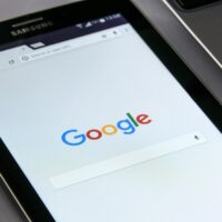 Gândul reclamă la ANCOM posibile practici abuzive ale Google și scăderi masive de trafic în România
