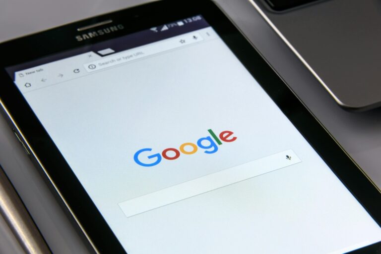 Gândul reclamă la ANCOM posibile practici abuzive ale Google și scăderi masive de trafic în România