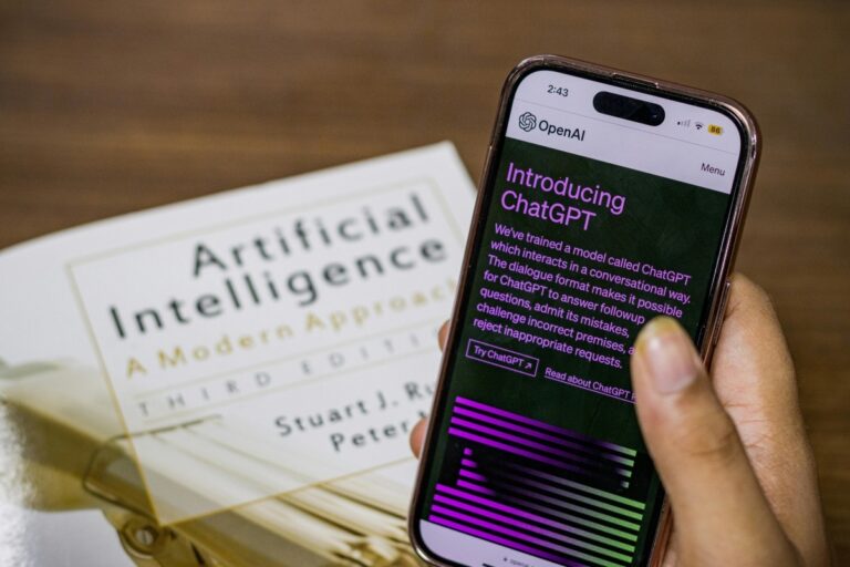 Grecia vrea să introducă în Constituție reguli stricte pentru inteligența artificială: „AI trebuie să servească omul”