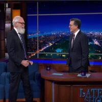 „Late Show” se închide după 33 de ani. Final controversat, în SUA, pentru celebra emisiune a lui Stephen Colbert și David Letterman. Să aibă legătură cu Trump?