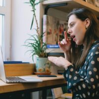 Lege nouă pentru protecția persoanelor cu dizabilități. Furnizorii de servicii sociale, obligați să adapteze comunicarea și accesul la informații