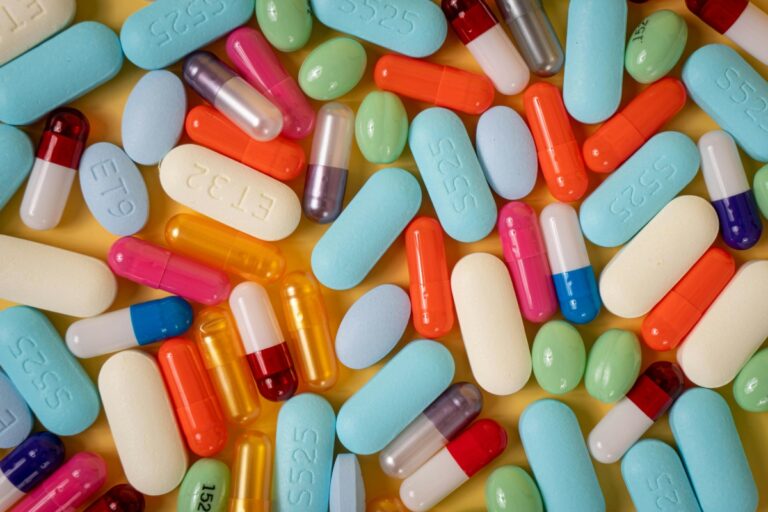 UE favorizează producția locală de medicamente: noi reguli pentru reducerea dependenței de importuri