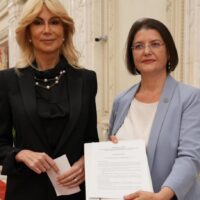 Raluca Turcan și Corina Atanasiu propun lege pentru reducerea abandonului școlar: calificare profesională mai devreme, pentru elevii din liceele tehnologice